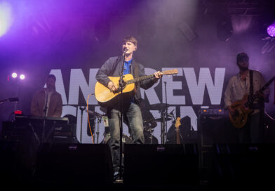 “I think I used the guitar as a therapist” – An Interview with Andrew Cushin